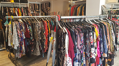 Vente de vêtements pour femme à Tournai